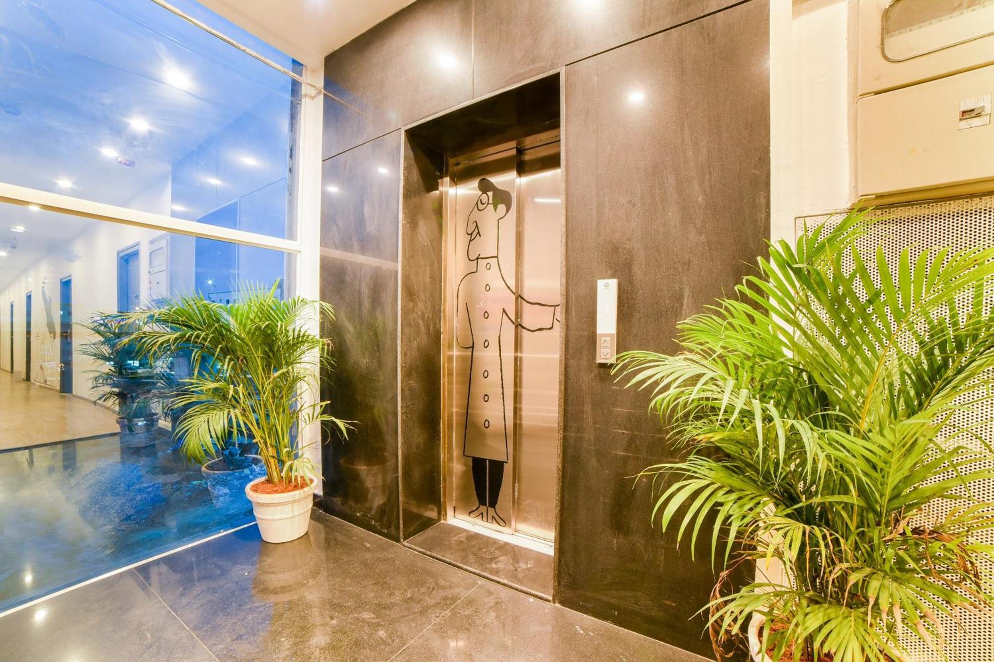 Super Townhouse Hosur Main Road Bommanahalli Near Gopalan Innovation Mall Bangalore Luaran gambar